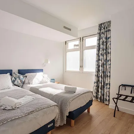 Apartment Renove Au Centre-ville Avec Parking, Proche Plage Et Commerces - Fr-1-4-698