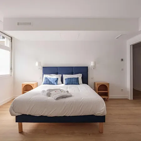 Apartment Renove Au Centre-ville Avec Parking, Proche Plage Et Commerces - Fr-1-4-698 *